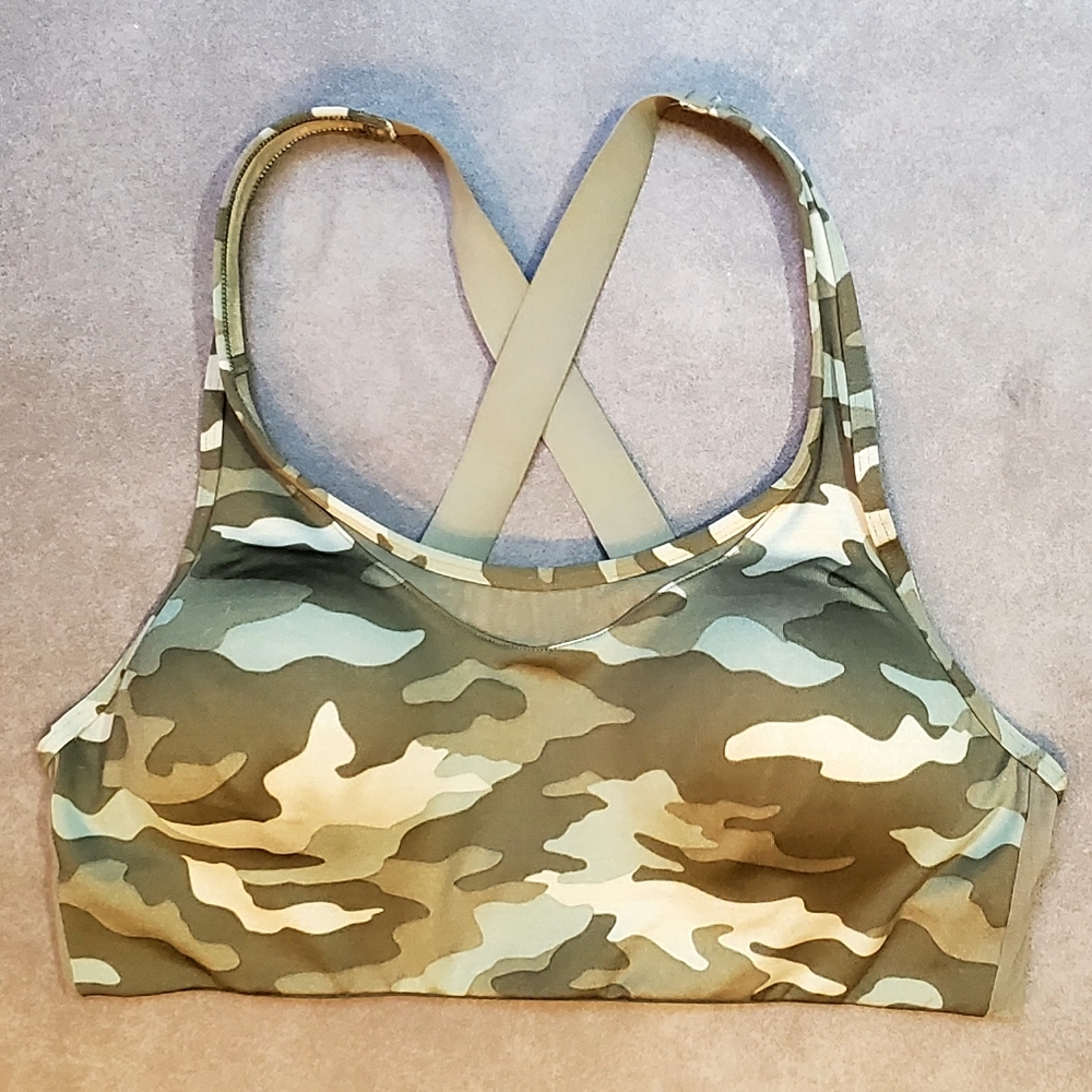 VS Pink Ultimate Lightly Lined Sports Bra